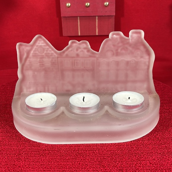 Vintage Foisted Glass House Candle Holder by “CHRISTMAS AROUND THE WORLD” 1989 - Picture 3 of 16